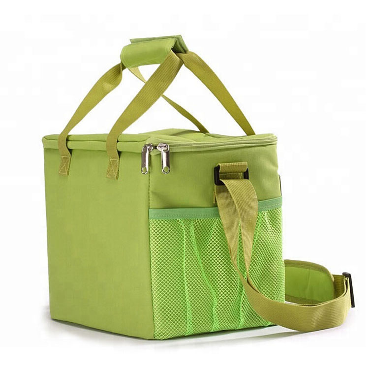   Зеленая сумка из полиэстера 